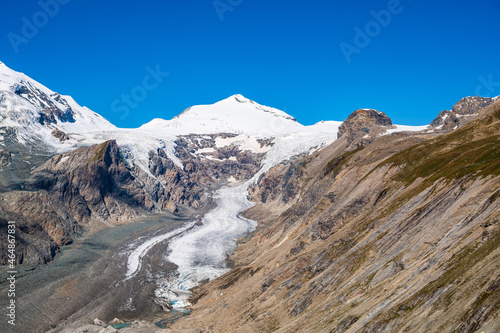 Obraz na płótnie Gletscherzunge am Großglockner nahe Kaiser-Franz-Josefs-Höhe in österreichischen Alpen w salonie