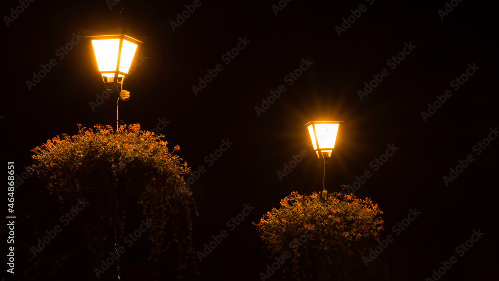 latarnie uliczne w nocy - obrazy, fototapety, plakaty 