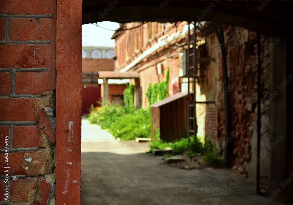 Arch. Passage to the inner courtyard. Texture