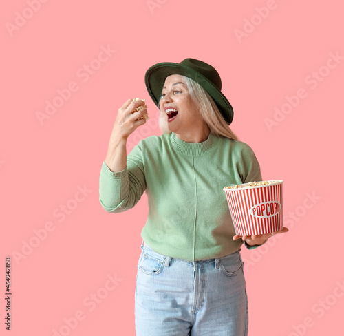 Mature woman eating tasty p...