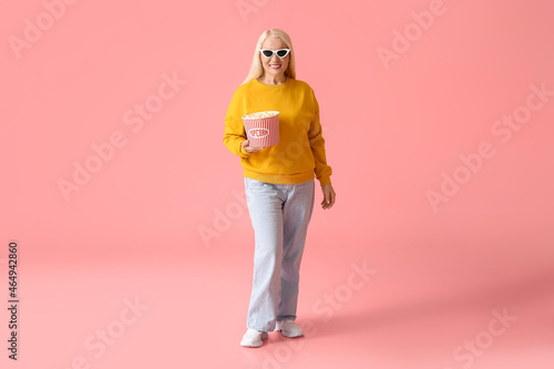 Mature woman with tasty pop...