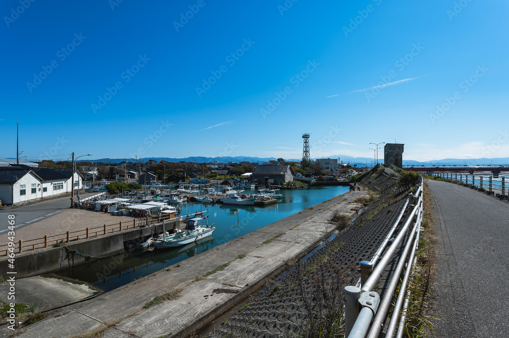 美川港と手取川