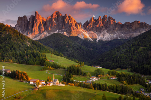 Obraz na płótnie Autumn in Alps. Beautiful St. Magdalena village with magical Dolomites mountains in a gorgeous Val di Funes valley, South Tyrol, Italian Alps at autumn sunset. w salonie