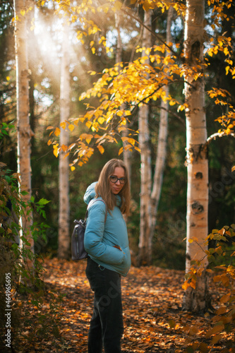 Autumn portrait of beautifu...