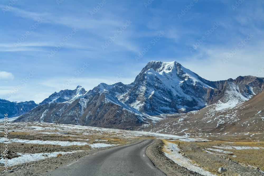 Fototapeta premium snowy mountain landscape