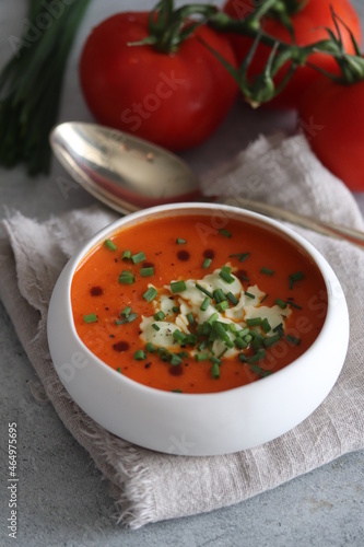 velouté de tomates et poivron aux ravioles