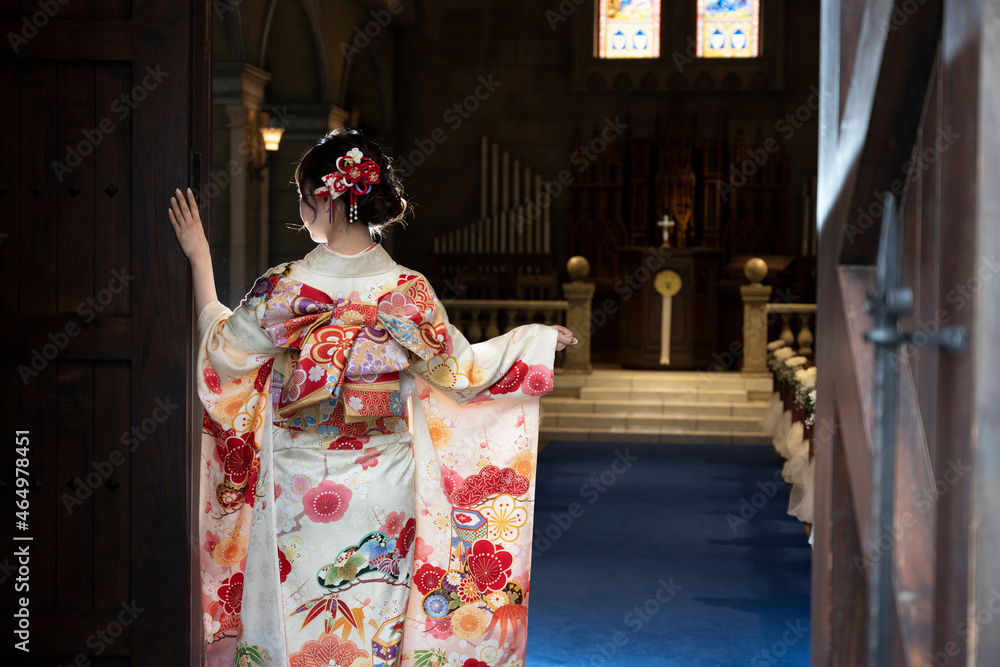 A woman spreading the furisode in a chapel