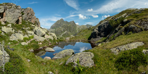 Idyllischer See in den Alpen