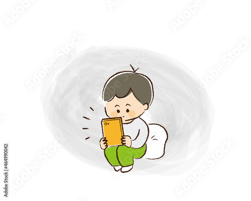 暗がりで1人スマートフォンを見ている男の子