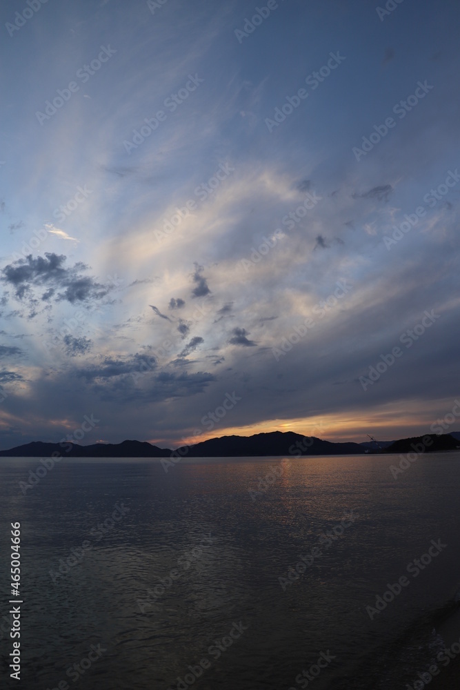 山口県光市虹ヶ浜海水浴場　グラデーションの夕景と瀬戸内海（山口県の絶景）
