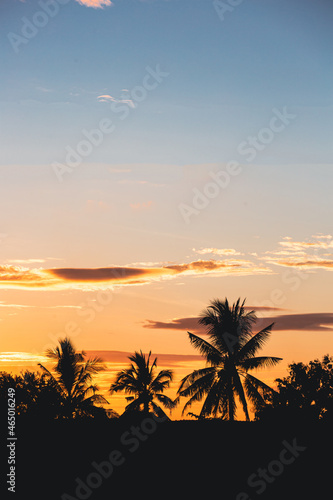 sunset on the beach © ธานี สุวรรณรัตน์