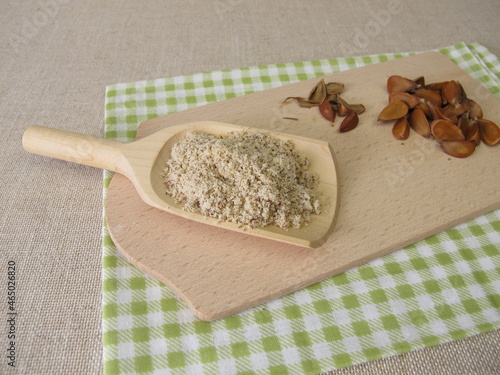 Obraz na płótnie Homemade beechnuts flour, ground beechwoods on a wooden spoon