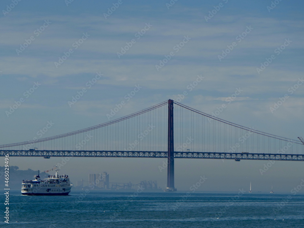 Hängebrücke Ponte 25 de Abril in Lissabon