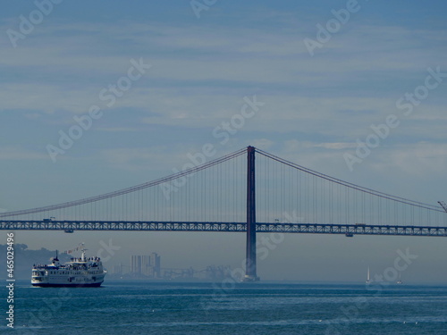 Hängebrücke Ponte 25 de Abril in Lissabon © Jogerken