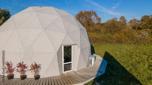 Foto Gorgeous dome home of the future