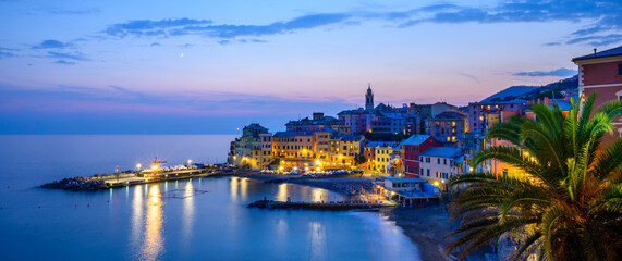 Papier peint photo Ligurie Bogliasco illuminé la nuit en Ligurie  © patma145