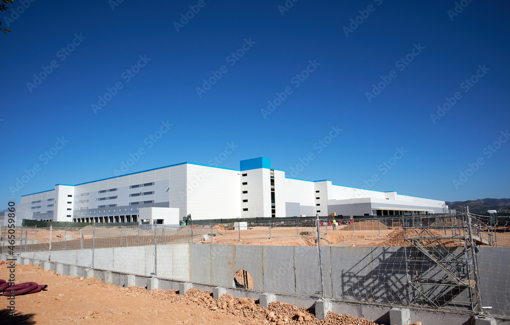 ONDA, SPAIN, OCTOBER - 2021: Amazon logistics center under construction of  200,000 square meters Stock-Foto | Adobe Stock
