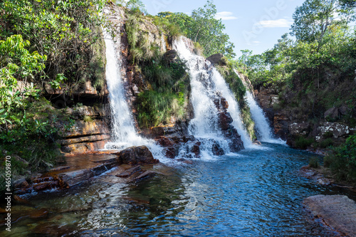 Pequena cachoeira no complexo do rei da prata em Goiais