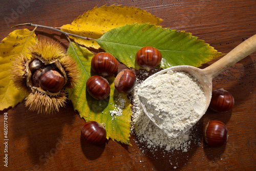 Farina di castagne e castagne