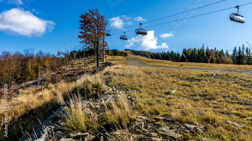 Fototapeta Naklejka Na Ścianę i Meble -  góry, Beskid Śląski jesienią z lotu ptaka, Małe Skrzyczne, Szczyrk w Polsce
