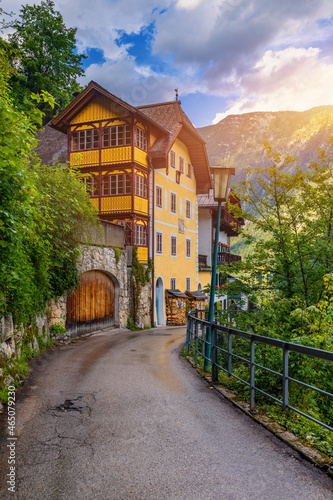 Fototapeta Naklejka Na Ścianę i Meble -  Scenic picture-postcard view of famous Hallstatt mountain village in the Austrian Alps, Salzkammergut region, Hallstatt, Austria. Hallstatt village on Hallstatter lake in Austrian Alps.