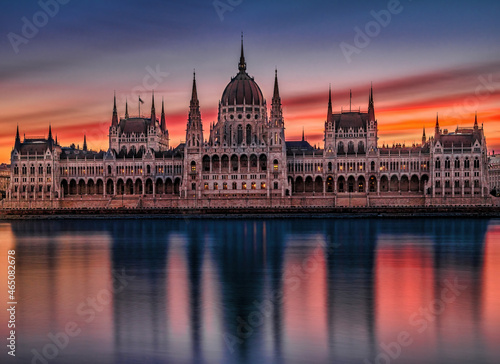 hungarian parliament building © Vasil