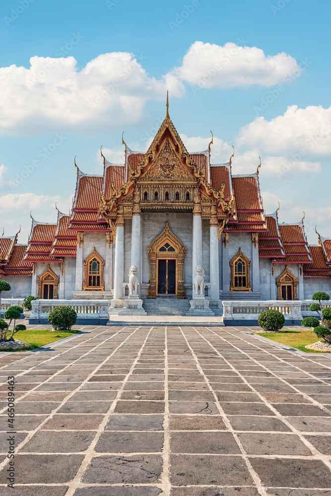 Naklejka premium Wat Benchamabophit temple in Bangkok city