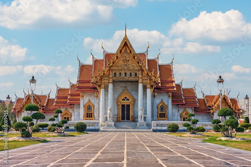 Wat Benchamabophit temple in Bangkok city © Stockbym
