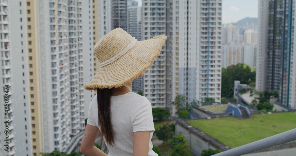 Fototapeta premium Woman look at the city of Hong Kong