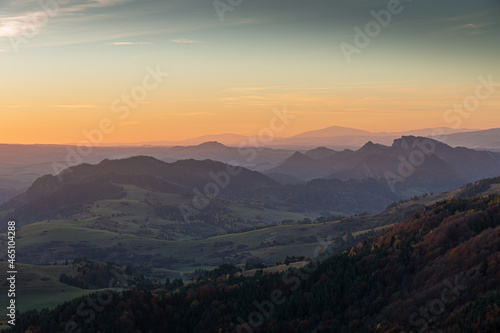 Jesienne Pieniny z widokiem na tatry w jesień © Jakub