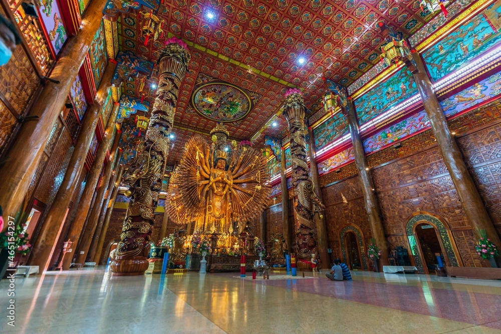 Obraz premium interior of the Watmettadharmabodhiyan temple in Knachanabuti Thailand