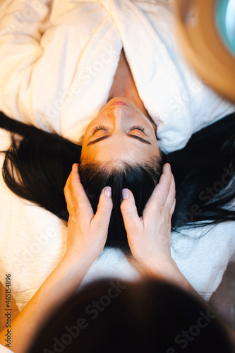 Bilde på lerret Woman receiving the scalp massage in the spa salon