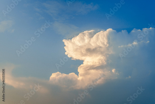 huge big white cloud in the blue sky © KSKittisak