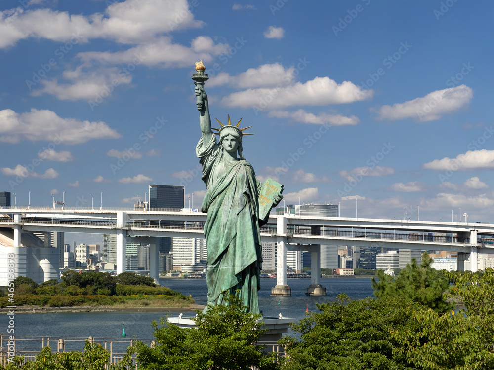 Fototapeta premium お台場海浜公園と自由の女神像 東京都