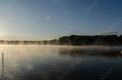 Fototapeta Naklejka Na Ścianę i Meble -  Poranek nad zalewem Solińskim - Bieszczady