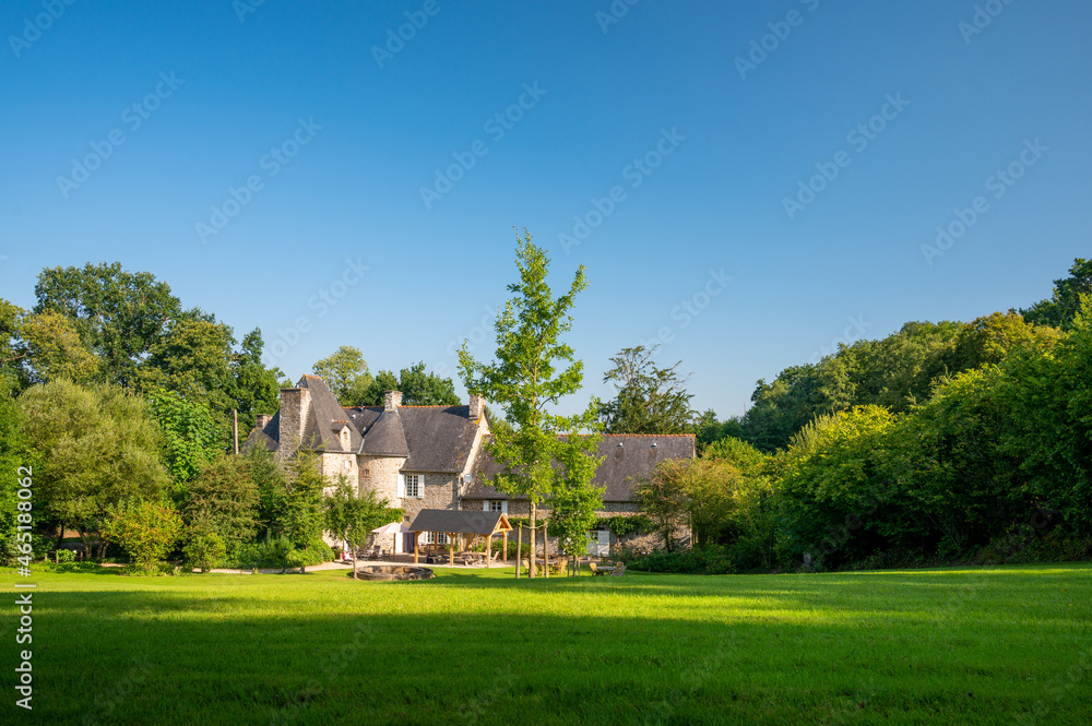 Small holiday chateau in Britanny, France