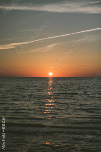 Zachód słońca na morzu