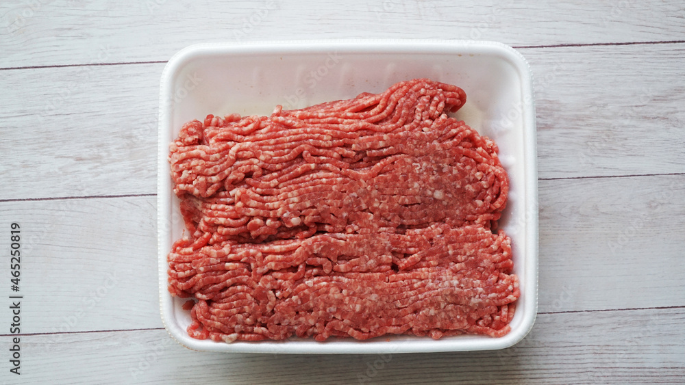 コンテナに入った入ったひき肉 コンテナに入った入ったひき肉