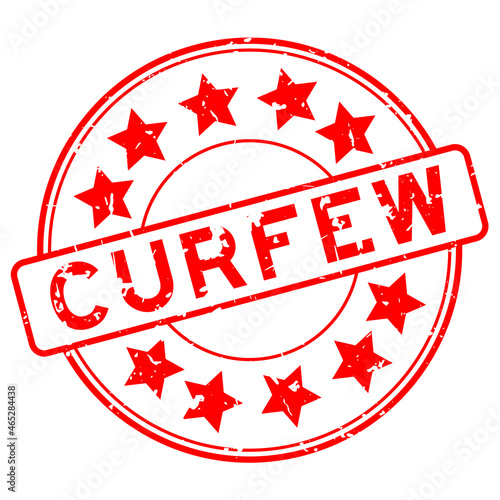Grunge red curfew word with star icon round rubber seal stamp on white background