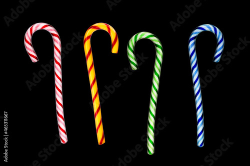 Bunte Zuckerstangen isoliert vor dunklem Hintergrund