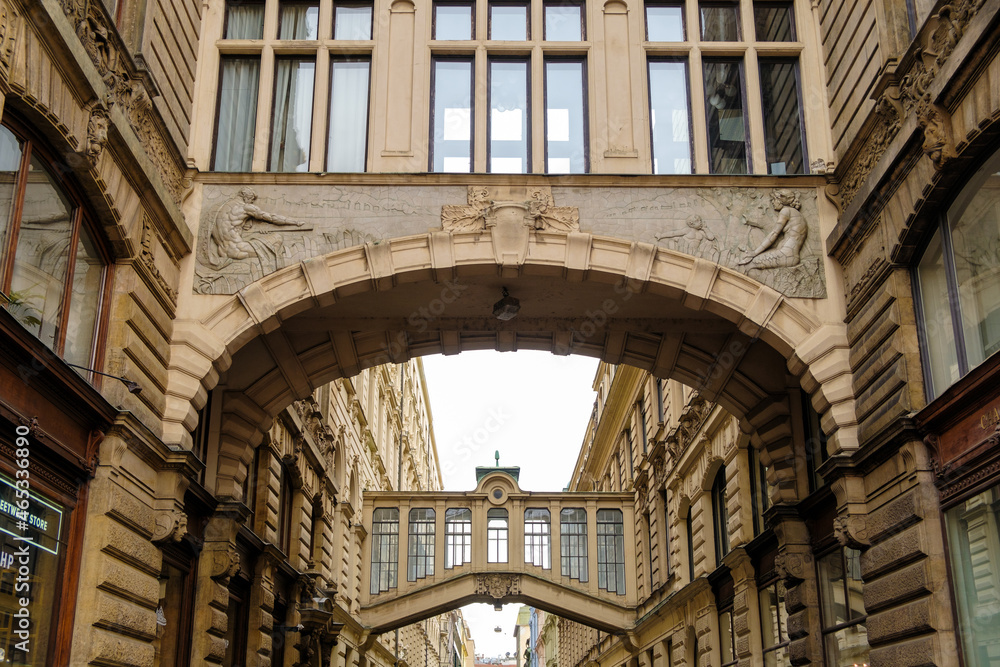 Transition or bridge between two buildings in the old town