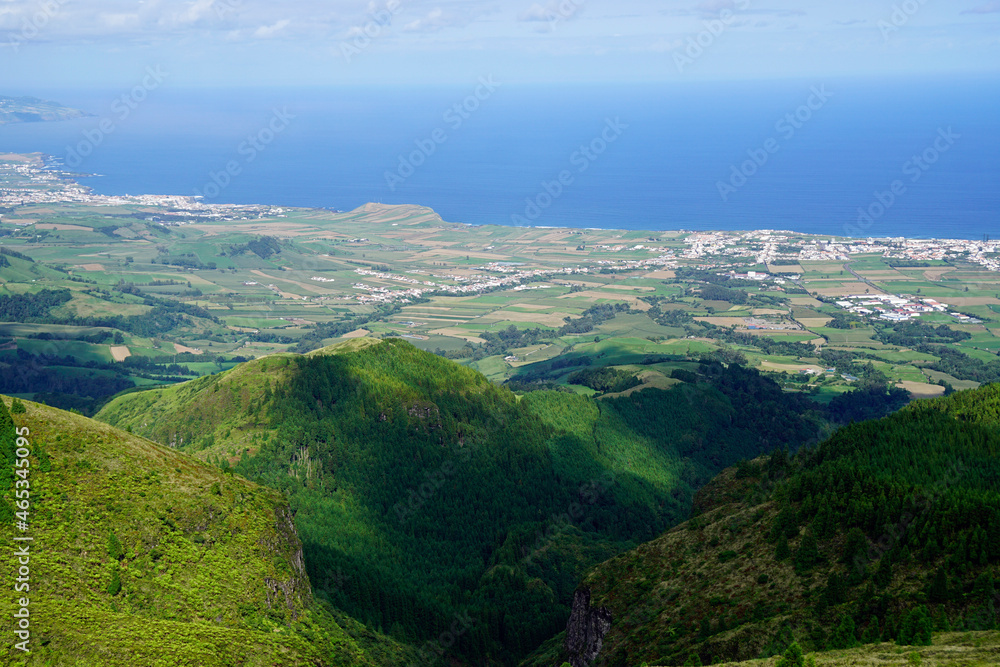 Obraz premium amazing mountain landscape on azores islands