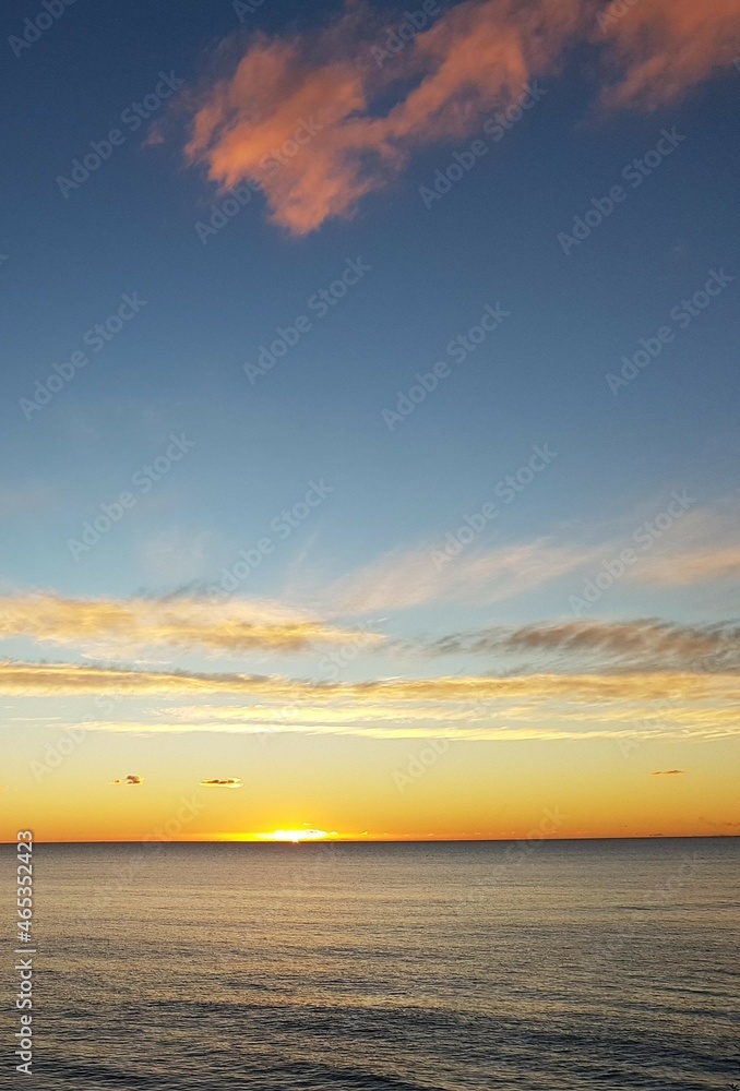 Obraz premium sunset over the sea