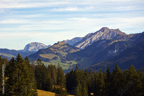 Blick von der Ibergeregg ins Ybrig und die umgebende Lanschaft, Kanton Schwyz, Schweiz