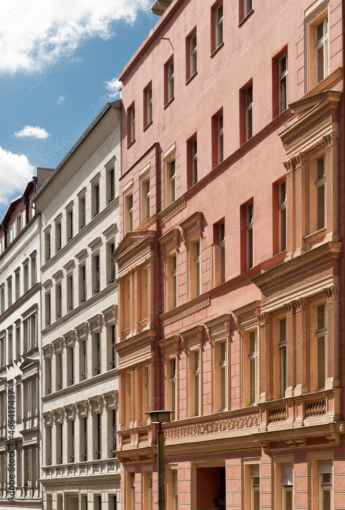Detail Ausschnitt von Häuserfassaden, Prenzlauer Berg, Berlin, Altbau, Detail, Fenster