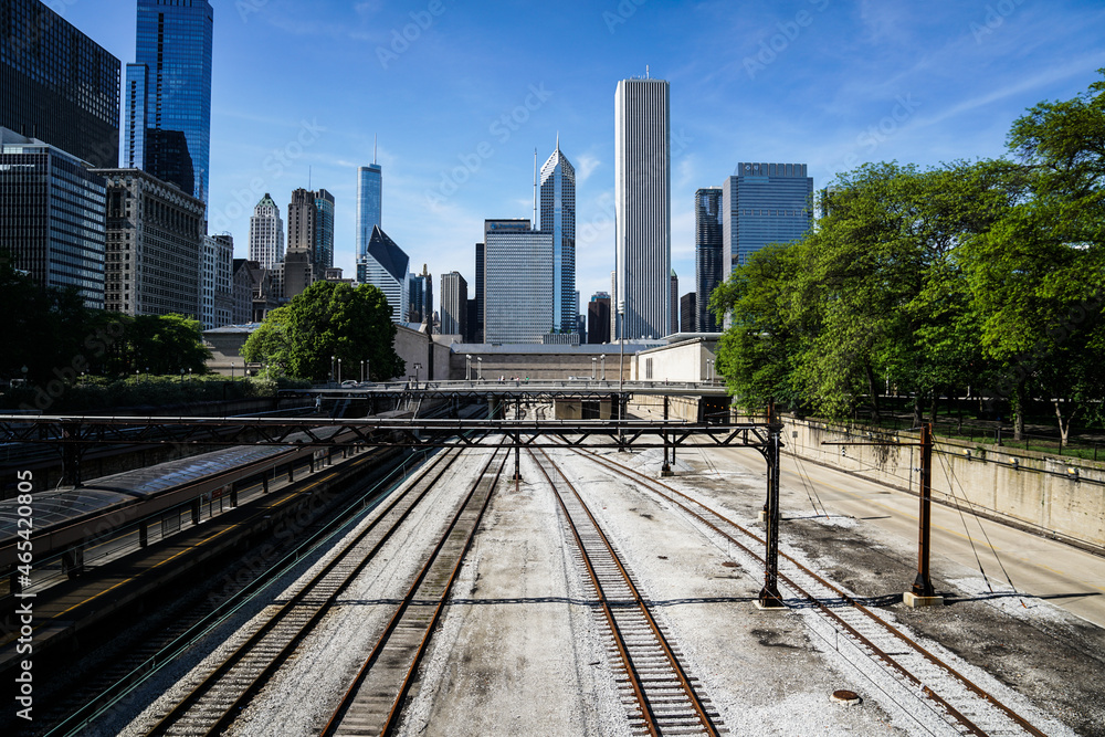 train tracks leading into chicago skyline with many buildings in background