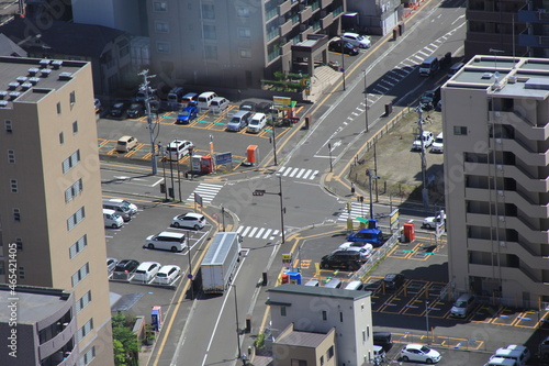 市街地にある交差点の風景