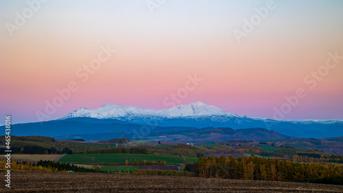 雪の大雪山とビーナスベルト　秋の北海道