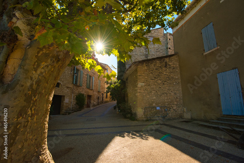 Fotografie Pittoreskes Dorf Venasque in der Provence