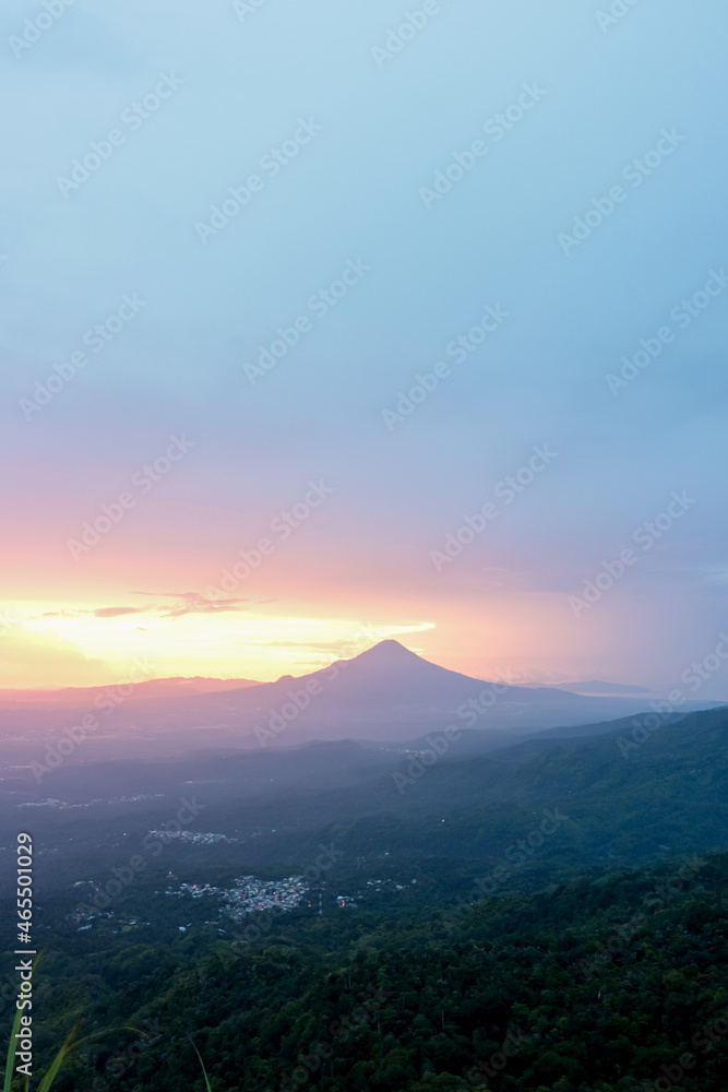 Obraz premium portrait photo of the mountain in the morning